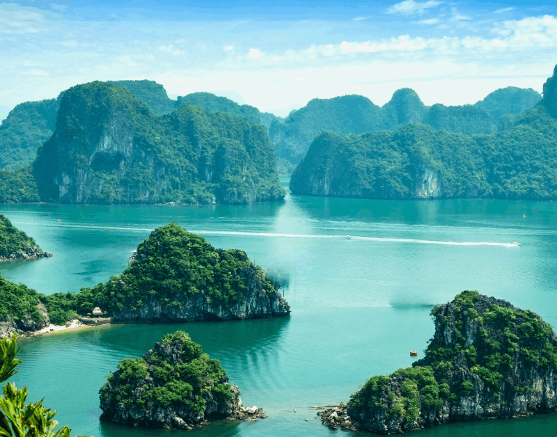 La Baia di Ha Long in Vietnam: i draghi scesi in mare